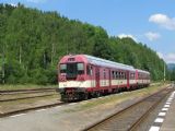 02.07.2010 - Kořenov: 943.007-5 + 843.013-4 odjíždí jako Os 16229 Liberec - Harrachov © PhDr. Zbyněk Zlinský