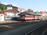 02.07.2010 - Tanvald: 810.207-1 přijíždí v čele Os 16235 Liberec - Kořenov © PhDr. Zbyněk Zlinský