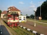 02.07.2010 - Stará Paka: 854.202-9 jako Os 5418 Stará Paka - Liberec, vpravo 810.545-4 jako Os 16477 Lomnice n.P. - Stará Paka (foto z R 995) © PhDr. Zbyněk Zlinský