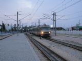 14.06.2010 - Mahdia: jednotka YZ-E-006 odjíždí jako vlak č. 506 do Sousse, v pozadí 040-DK-84 v čele soupravy vlaku č. 512 © PhDr. Zbyněk Zlinský