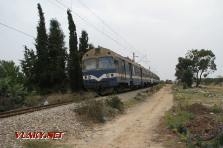 14.06.2010 - Mahdia: vratná souprava vlaku č. 510 Mahdia - Sousse míří od Sidi Messaoud ke stanici Mahdia Zone Touristique © PhDr. Zbyněk Zlinský