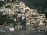 02.08.2010 – Positano: malebné mestečko Positano prilepené priamo na úpätí strmých hôr © Ivan Schuller