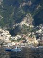 02.08.2010 – Positano: malebné mestečko Positano prilepené priamo na úpätí strmých hôr © Ivan Schuller