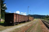 Ložené nákladné vozne dávali tušiť príchod Mn vlaku v ŽST Telgárt. 11. 8. 2010 © Igor Molnár