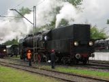 28.08.2010 - Chabówka, Skansen: malý Marek a velká Pt47-65 před soutěží v kulení sudu © PhDr. Zbyněk Zlinský