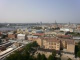 Riga: pohled z Akademie věd na Daugavu a hangáry městské tržnice v popředí. 16.8.2010 © Jiří Mazal