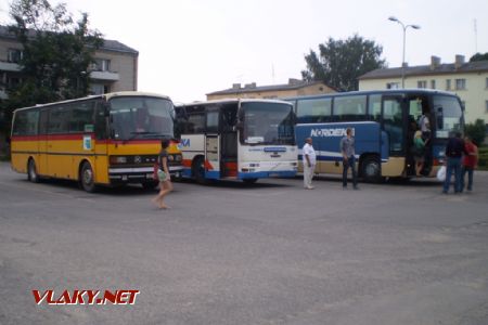 Setkání autobusů během přestávky ve Smiltene, Setra v popředí kdysi jezdila u rakouského Postbusu. 17.8.2010 © Jan Přikryl