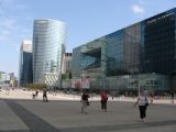 24.7.2010 - Paris: Najmodernejšia parížska štvrť La Defense Grande Arche je priam kópiou New Yorku © Martin Kóňa