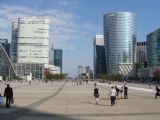 24.7.2010 - Paris: Najmodernejšia parížska štvrť La Defense Grande Arche je priam kópiou New Yorku © Martin Kóňa