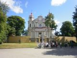 Vilnius: průčelí kostela sv. Petra a Pavla na kraji předměstí Antakalnis. 20.8.2010 © Jiří Mazal