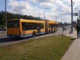 Vilnius: kloubový autobus značky MAN (původem ze Saarbrückenu) odjíždí ze zastávky Rygos gatvé do centra. 20.8.2010 © Jan Přikryl