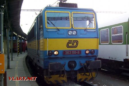 01.05.2004 - Brno hl.n.: 363.110-8 v čele Os 4730 do Č.Třebové © PhDr. Zbyněk Zlinský