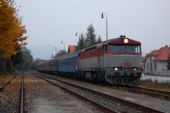 R 30431 do Prievidze je pristavený na koľaji č.2. Ukončite prosím nástup vlak hneď odíde, 17.10.2010, © Ferenc Joó