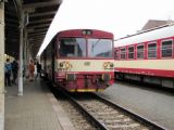 24.10.2010 - Liberec: 810.311-1 v čele opožděného Os 6207 Varnsdorf - Liberec © Karel Furiš