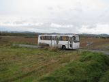 24.10.2010 - úsek Hrádek n.N. - Zittau: polský autobus na polském přejezdu (foto z Os 6208) © PhDr. Zbyněk Zlinský