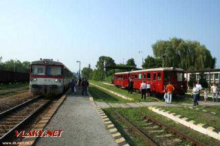 Pravidelný os. vlak Plešivec - Košice má prednosť, 14.8. 2010, © Ing. Igor Molnár