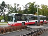 24.10.2010 - Zittau: autobus NAD do Görlitz za spoj OE 82636 ODEG Zittau - Cottbus odjíždí od staniční budovy © PhDr. Zbyněk Zlinský