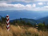 PL - UA hranica, v pozadí pokračovanie Polonínskeho masívu - Tárnica, tiahnucého sa na juhovýchod. 23. 8. 2010 © Radovan Plevko