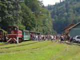 keďže miestenky sa na vlak nepredávajú, cestujúci to zobrali útokom na voľné sedačky. 24. 8. 2010 © Radovan Plevko