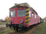 10.11.2010 - Šumperk: 894.017-3 a kolona ''rybáků'' na kraji depa © PhDr. Zbyněk Zlinský