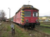 10.11.2010 - Šumperk: 894.017-3 a kolona ''rybáků'' na kraji depa © PhDr. Zbyněk Zlinský