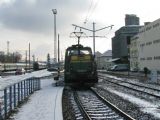 27.11.2010 - Tábor: souprava 113.002-0 + BDs 82-40 328-2 + Bt 21-17 004-2 přijíždí jako Os 28411 z Bechyně, vpravo Karel © PhDr. Zbyněk Zlinský