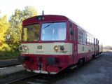 18.09.2004 - Hlinsko: ''orchestrion'' 810.674-2 s vozem 010.587-4 jako Os 5301 Pardubice - Havl. Brod © PhDr. Zbyněk Zlinský