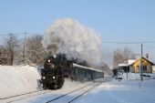 Pára, zima, sníh, sluníčko a bývalé hradlo v Troubsku k sobě pasují ještě mnohem lépe než slunce, seno a jahody (4.12.2010) © Jakub Gregor