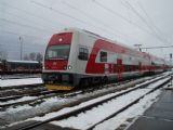 12.12.2010 - Trenčianska Teplá: 671 001 - Os 3316, poschoďák vchádza do Teplej © Ľuboš Chmatil