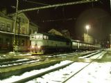 12.12.2010 - Trenčianska Teplá: 757 009 - Os 3860 do Brna na prvej koľaji pripravený na odchod © Ľuboš Chmatil