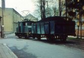 Pohled na vůz U tažený lokomotivou 16E2 po Kyjevské ulici před vjezdem do závodu I. (Foto Ing. Bohumil Pokorný 1974)