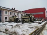 22.12.2010 - CZ LOKO Česká Třebová: motorové zátiší na pozadí demontážní haly © PhDr. Zbyněk Zlinský