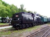 26.06.2004 - Lužná u Rak.: Setkání lokomotiv ř. 354 - 354.7152 se soupravou osobního vlaku při návratu do depa © PhDr. Zbyněk Zlinský