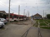 KT4 s nízkopodlažním článkem, původem z Erfurtu, čeká na zprovoznění v szegedské vozovně. 4.7.2010 © Jan Přikryl