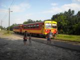 Osobní vlak v čele s Bzmotem 256 přijel z Makó na konečnou stanici Újszeged. 4.7.2010 © Peter Žídek