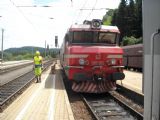 Lokomotiva 363.011 SŽ před připojením na vlak IC do Mariboru ve stanici Spielfeld-Strass. 6.7.2010 © Peter Žídek