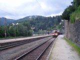 Nákladní vlak v čele s lokomotivou řady 1142 ÖBB projíždí stanicí Semmering. 6.7.2010 © Jan Přikryl