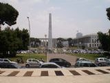 Marconiho obelisk na stejnojemnném náměstí římské čtvrti E.U.R.. 7.7.2010 © Jan Přikryl