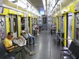 Typicky italský interiér soupravy metra v Neapoli. 8.7.2010 © Jan Přikryl