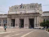 Průčelí staniční budovy stanice Milano Centrale nenechává nikoho na pochybách, že stavba pochází z dob fašistické Itálie. 11.7.2010 © Jan Přikryl