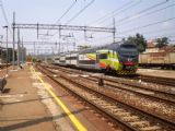 Jednotka TAF FerrovieNord na osobním vlaku Trenitalie přijíždí do stanice Gallarate. 11.7.2010 © Jan Přikryl