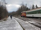 12.02.2011 - Kunčice p.O.: Zbyněk v akci a 750.308-9 na Os 3119 odjíždějící ze stanice © Karel Furiš