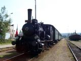 20.09.2003 - Rychnov nad Kněžnou: lokomotiva 310.922 čeká na další jízdu © PhDr. Zbyněk Zlinský
