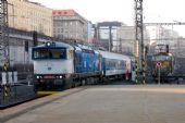 02.03.2011 - Praha hl.n.: 750.701-5 na R 1243 © Jiří Řechka