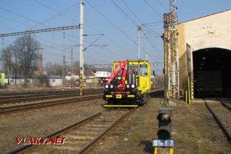 15.03.2011 - Jihlava: MUV 74.001 odjíždí na další zkoušky © PhDr. Zbyněk Zlinský