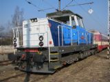 15.03.2011 - Jihlava: 714.222-7 se soupravou vozů řady 050 čeká na další výkon © PhDr. Zbyněk Zlinský