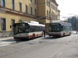 15.03.2011 - Jihlava: trolejbus č. 79 (Škoda 26Tr SOLARIS) linky B a č. 62 (Škoda 24Tr) linky A před staniční budovou © PhDr. Zbyněk Zlinský