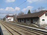 15.03.2011 - Dobronín: staniční budova se skladištěm (foto z Os 14870) © PhDr. Zbyněk Zlinský