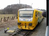 15.03.2011 - Žďárec u Sk.: souběžná jízda s 814.137-6/914.137-5 jako Os 5331/6244 (foto z Os 15383/5306) a Karlův loket © PhDr. Zbyněk Zlinský