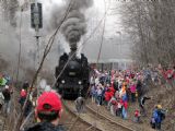 02.04.2011 - Čeladná: parní vlak před odjezdem a neukázněný fotograf © Karel Furiš